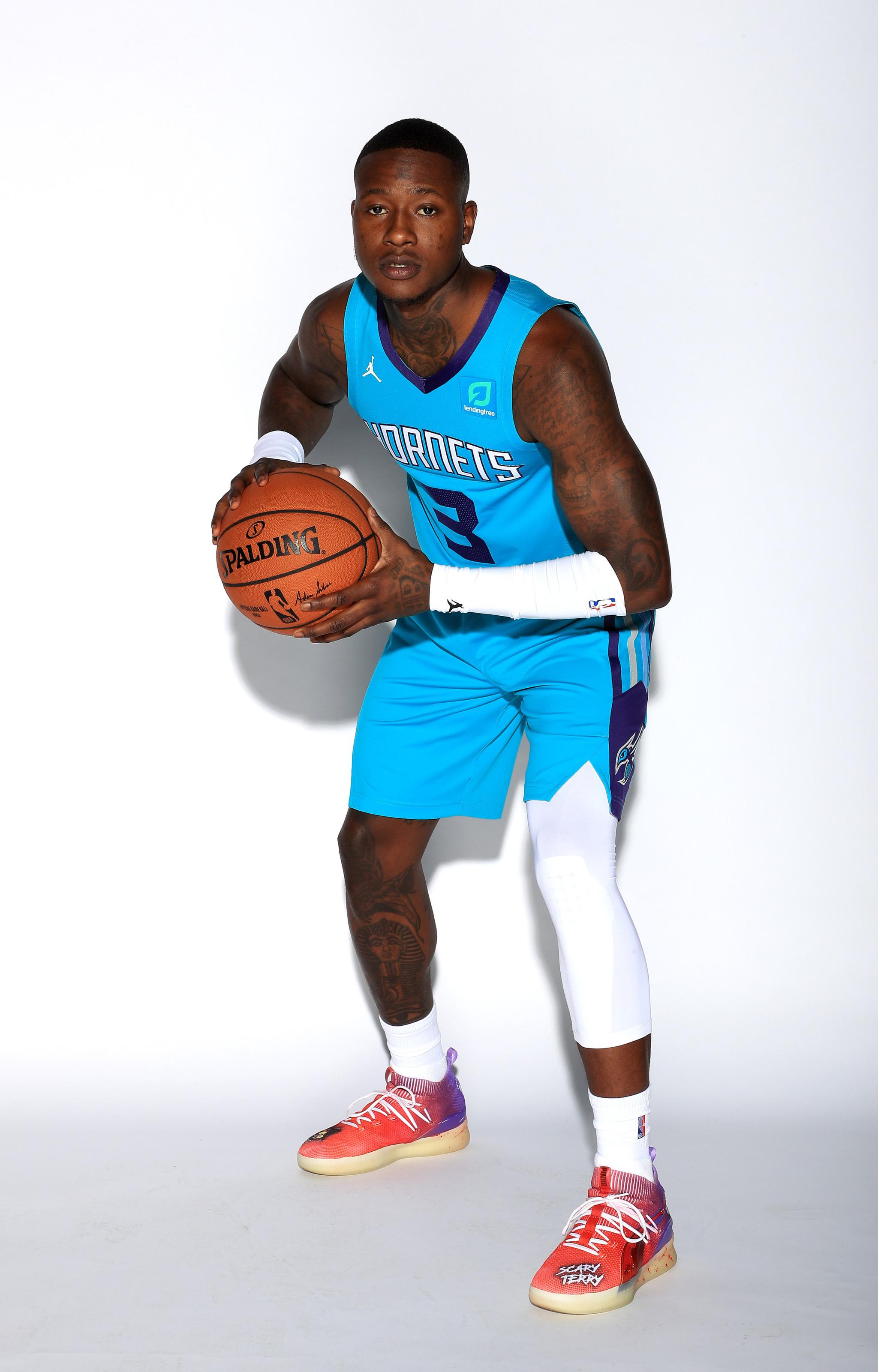 包含夏洛特黄蜂发布备战花絮，转会期绝杀压哨，英超任务艰巨，身体对抗强度拉满的词条