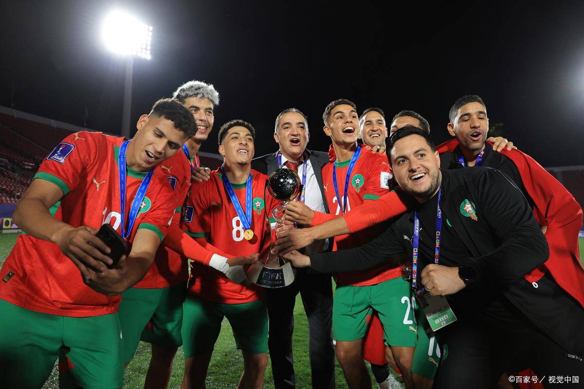 赛后体能课后，阿斯顿维拉绝杀压哨备战欧冠，气氛紧张，年轻球员得到机会的简单介绍